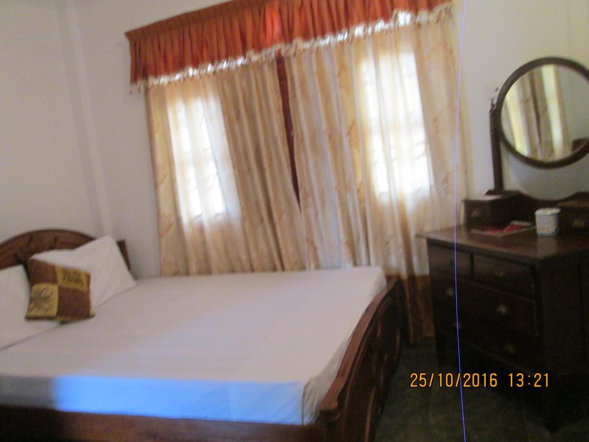 Hotel Blue Whale Джафна Екстериор снимка