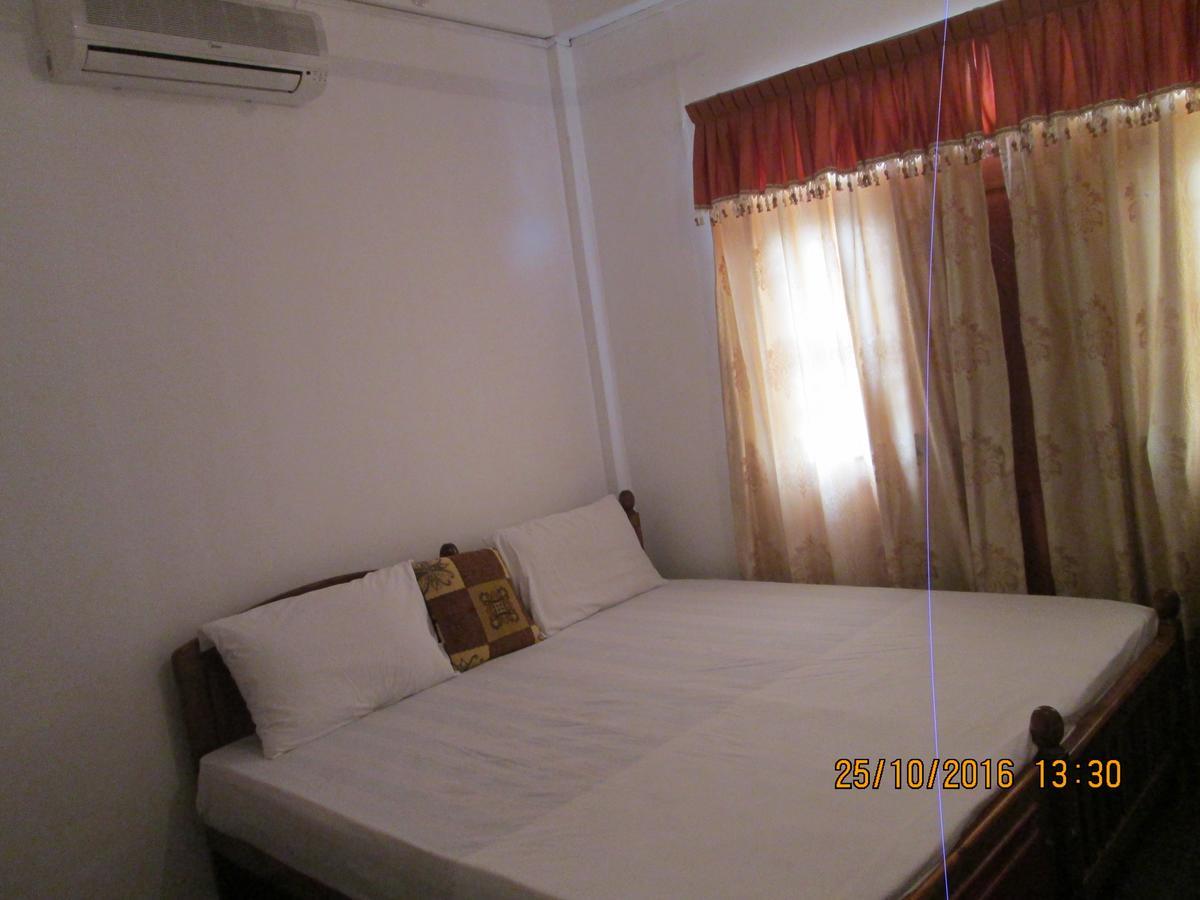 Hotel Blue Whale Джафна Екстериор снимка