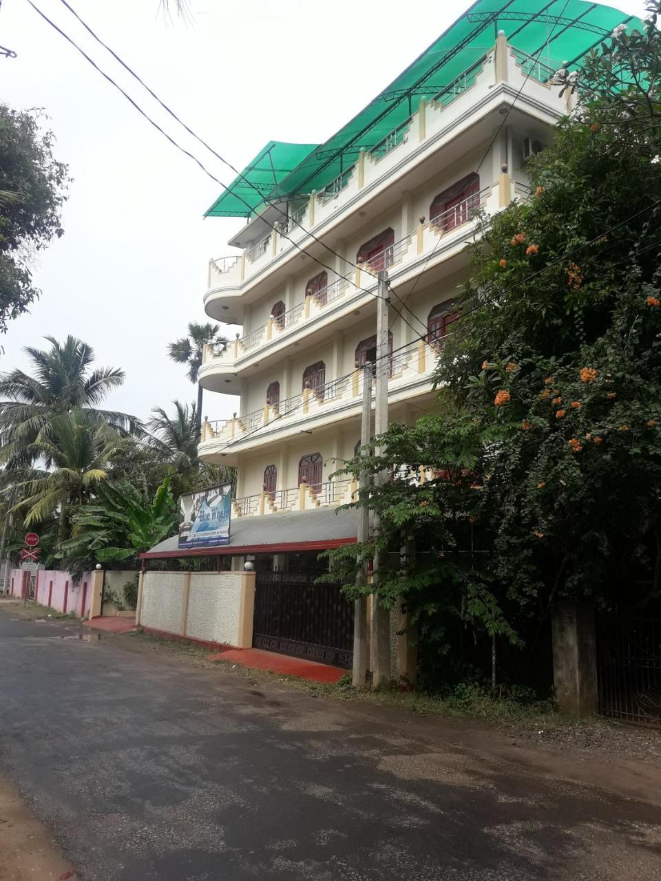 Hotel Blue Whale Джафна Екстериор снимка