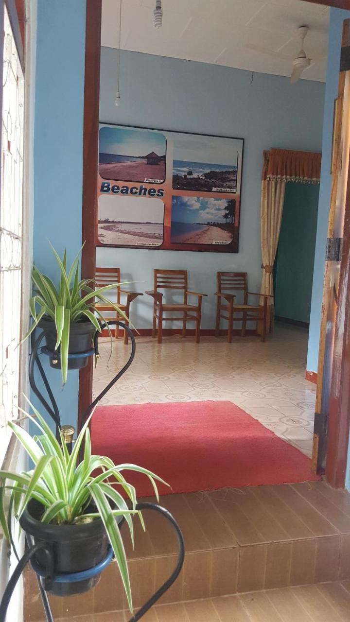 Hotel Blue Whale Джафна Екстериор снимка